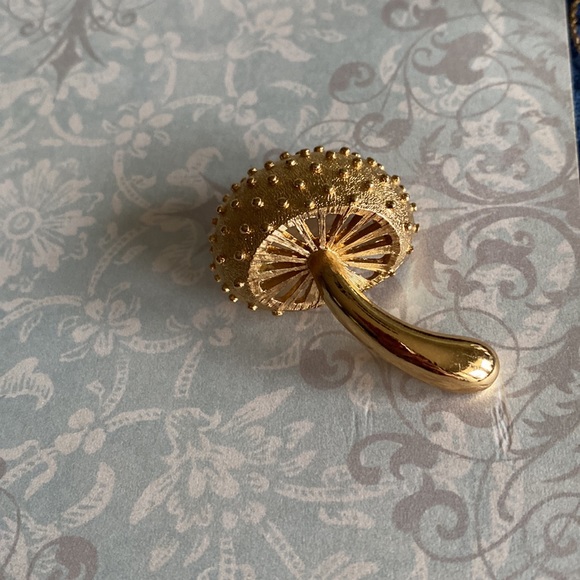 VINTAGE Monet mushroom brooch gold tone VINTAGE - Picture 2 of 4